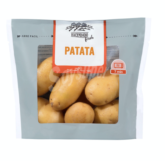 Ensalada de lechuga y tomate con atún en conserva y patatas cocinadas en el microondas.